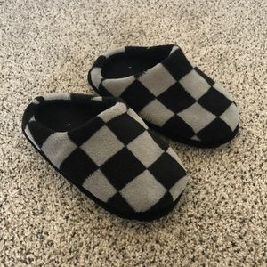 BOYS BLACK AND GRAY CHECKERED SLIPPERS
